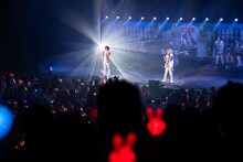 スカイピース「 Enjoy Summer Fest Buddy～まつり～」神奈川・神奈川県民ホール 大ホールの様子。