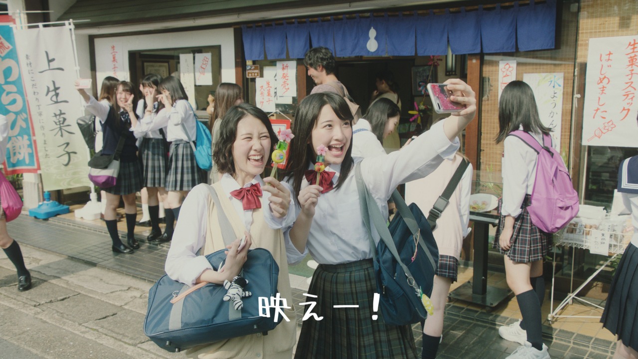 サントリー「BOSS」の新テレビCM「宇宙人ジョーンズの地球調査シリーズ『老舗』」編のワンシーン。