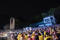 たこやきレインボーによるパフォーマンスの様子。