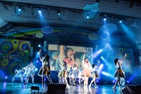 たこやきレインボーと同志社香里高校ダンス部OGによるコラボレーションの様子。