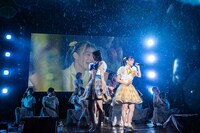 たこやきレインボーと同志社香里高校ダンス部OGによるコラボレーションの様子。