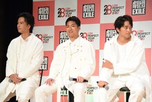 左から秋山真太郎、八木将康、佐藤寛太。