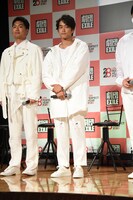 佐藤寛太（中央）