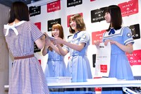 写真集お渡し会の様子。