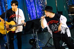 吉田山田が10年を振り返った47都道府県ツアー 東京で完結 ライブレポート 写真18枚 音楽ナタリー 吉田山田が10年を振り返った47都道府県ツアー 東京で完結 ライブレポート 写真18枚 音楽ナタリー