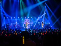 スカイピース「 Enjoy Summer Fest Buddy～まつり～」神奈川・神奈川県民ホール 大ホールの様子。