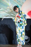 ネギの声を聞くネギシ。