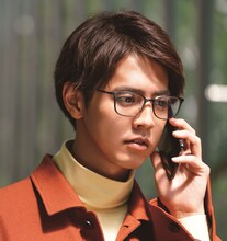 「Zoff SMART Skinny」を着用する片寄涼太。