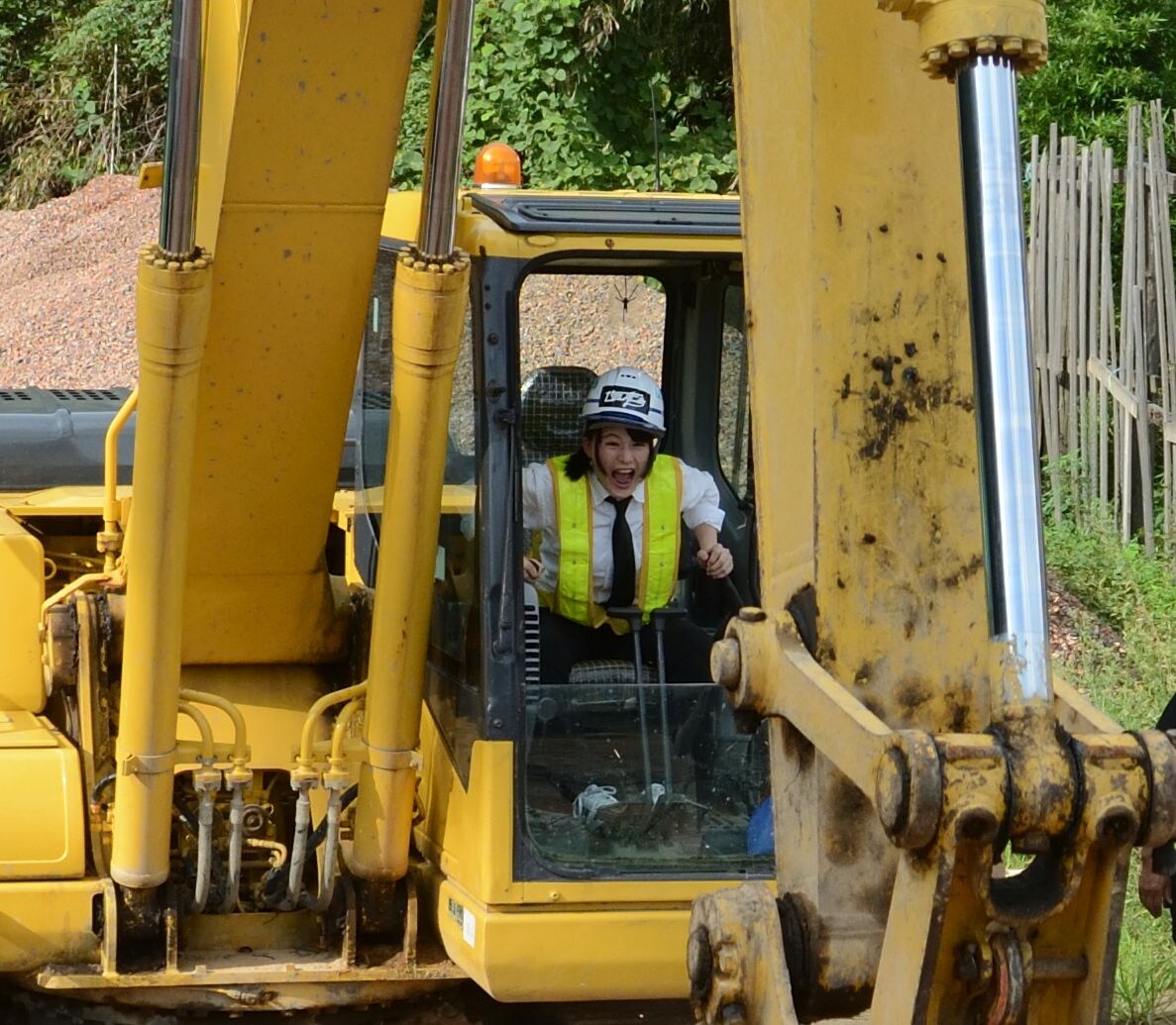 せのしすたぁ・まお、ユンボで“ライブハウス”や過去のCD破壊「気持ちよかった！」