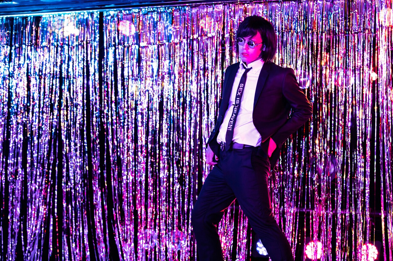 松永天馬「ポルノグラファー」ミュージックビデオより。