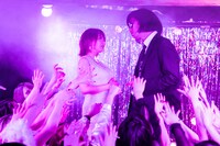 松永天馬「ポルノグラファー」ミュージックビデオより。