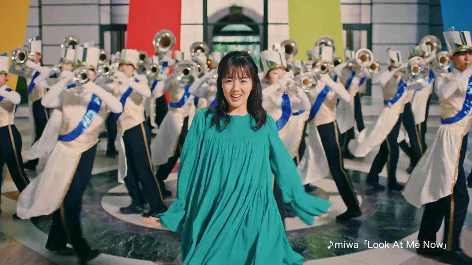 不二家「ルック」新テレビCM「自分をLOOK」編より。