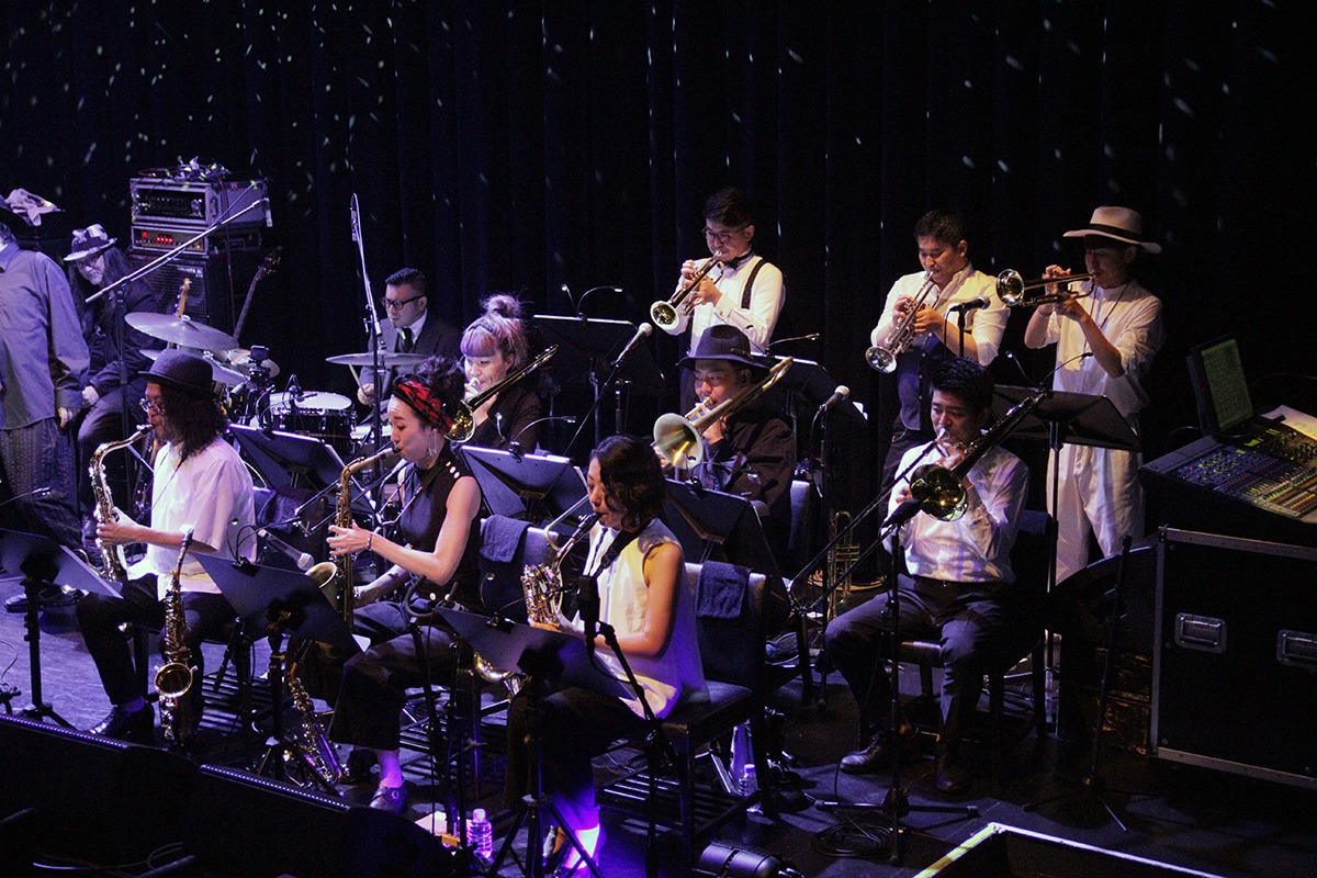 「KERA ソロアルバム『LANDSCAPE』発売記念ライブ2 ビッグ・バンド編」の様子。（撮影：大串義史）