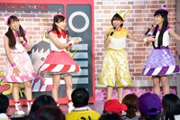 「『ちびまる子ちゃん』30周年アンバサダー・ももいろクローバーZ夏休みトークイベント」の様子。