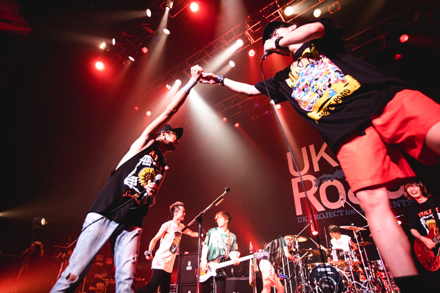 Shun（TOTALFAT）と田邊駿一（BLUE ENCOUNT）。