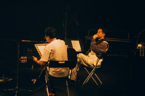 左から前野健太、5lack。（Photo by Shuhei Kojima）