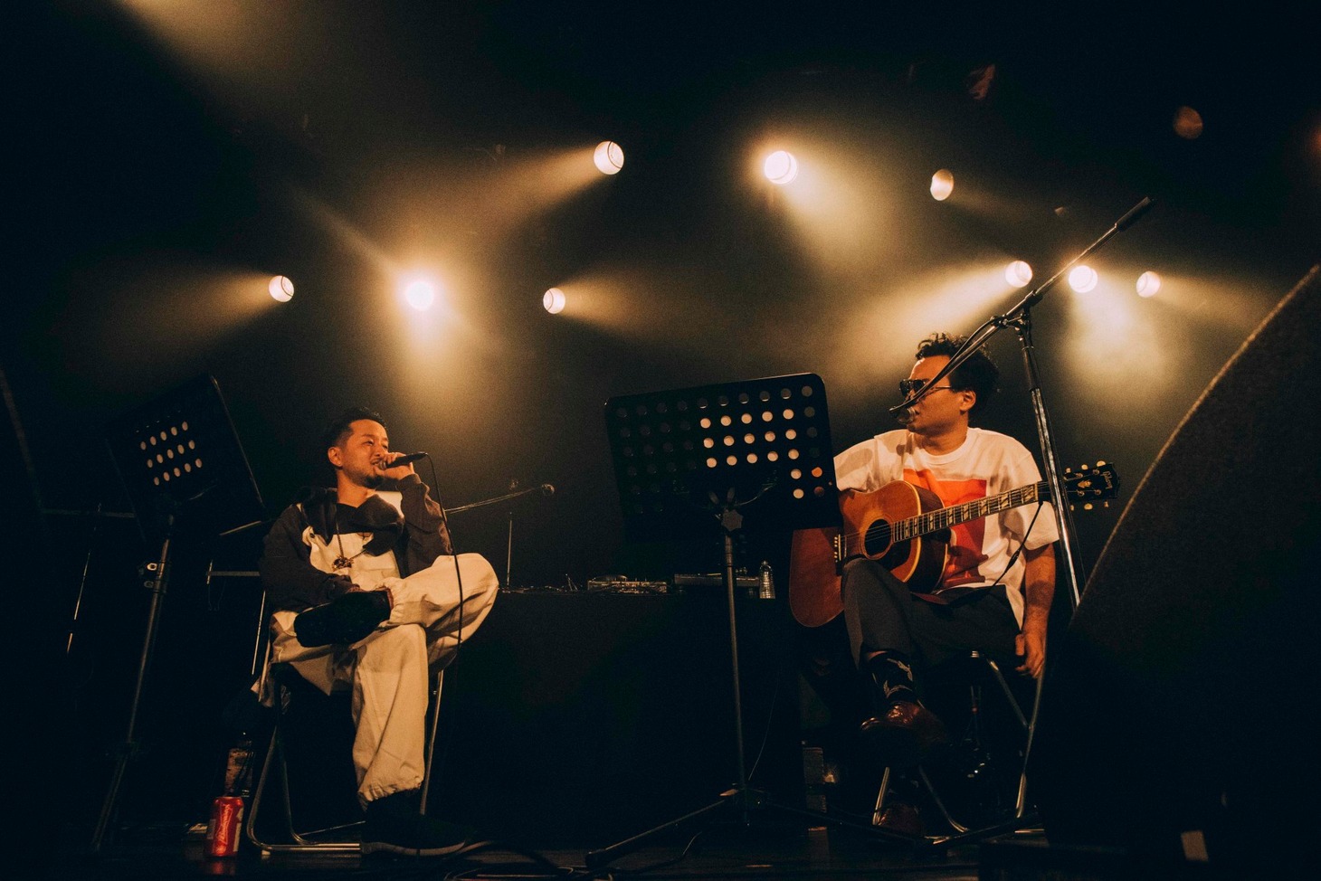 左から5lack、前野健太。（Photo by Taro Mizutani）