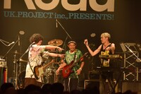 左から石毛輝（the telephones）、Kuboty（TOTALFAT）、岡本伸明（the telephones）。