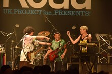 左から石毛輝（the telephones）、Kuboty（TOTALFAT）、岡本伸明（the telephones）。