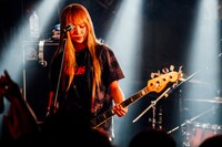 石渡マキコ（B / the peggies）（Photo by Taichi Nishimaki）