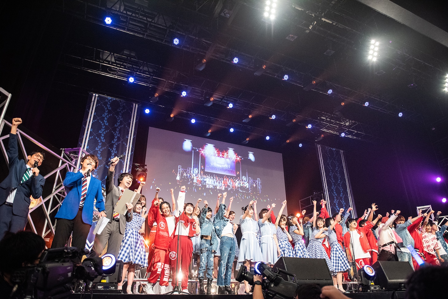 「青春高校3年C組 デビューKICKOFFライブ～どんな夢にも一歩目がある～」の様子。