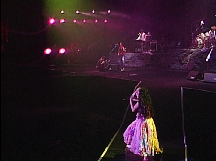 REBECCA「BLOND SAURUS TOUR '89 in BIG EGG -Complete Edition-」のワンシーン。