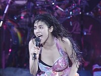 REBECCA「BLOND SAURUS TOUR '89 in BIG EGG -Complete Edition-」のワンシーン。