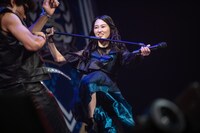 バトルを繰り広げる前川歌音。