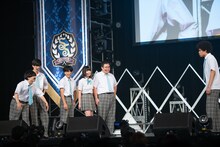 コントを繰り広げる青春高校3年C組の生徒たち。