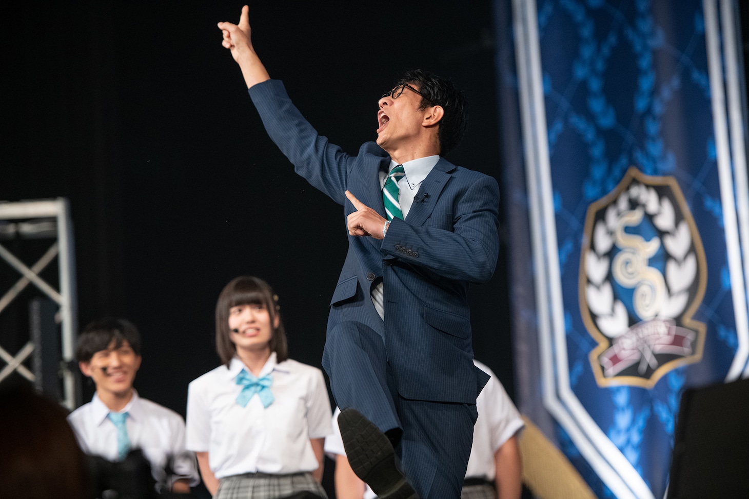 コントで誰よりも大暴れする柴田英嗣（アンタッチャブル）。