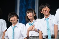 左から出口晴臣、女鹿椰子、渡邉聖明。