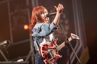 地球の音のメインボーカルを務める涌嶋茜。