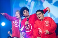 左から奥村力、エゼマタ健太チャールズ、佐藤諒。