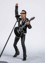 歌う長渕剛のフィギュア。