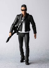 佇む長渕剛のフィギュア。