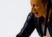 叫ぶ長渕剛のフィギュア。