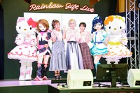 左からハローキティ、キュアブラック、辻希美、五條真由美、高橋愛、キュアホワイト、ミミィ。