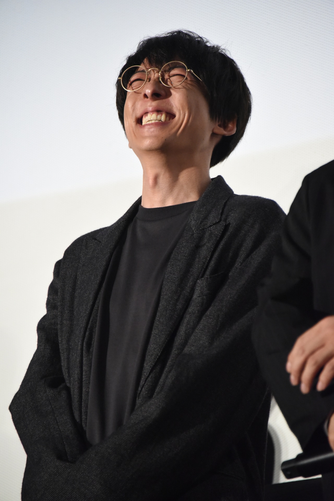 “腕組大名”こと高橋一生。