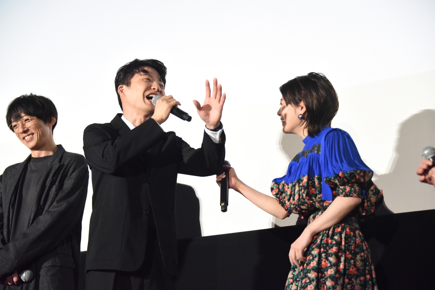 高畑充希（右端）のことを「焼肉“大王”」と言ってしまったことを弁解する星野源（左から2番目）。