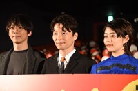 左から高橋一生、星野源、高畑充希。