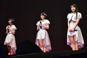 左から転校少女*新メンバーの小西杏優、小倉月奏、上原わかな。
