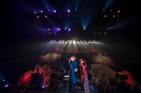 莉犬ワンマンツアー「すたーとらいふっ！」大阪公演の様子。左からさとみ、莉犬。（写真提供：すとぷり）