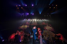 莉犬ワンマンツアー「すたーとらいふっ！」大阪公演の様子。左からさとみ、莉犬。（写真提供：すとぷり）