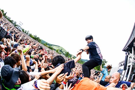 ヤマサキセイヤ（Vo, G / キュウソネコカミ）（撮影：渡邉一生﻿）