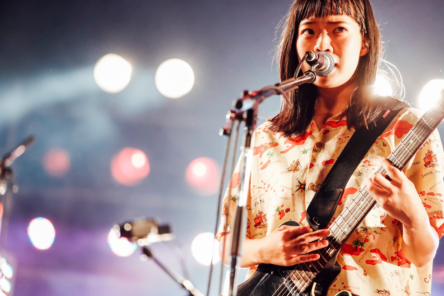 宮崎朝子（G, Vo / SHISHAMO）（撮影：西槇太一﻿）