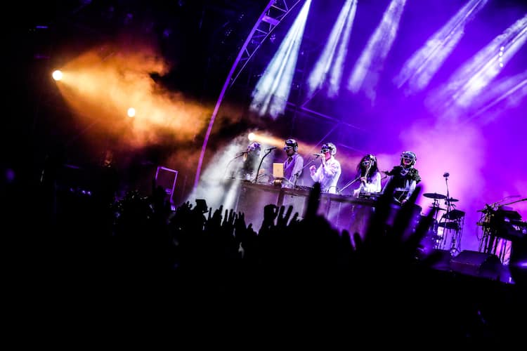 サカナクション オーラル フォーリミらが雨上がりの湖畔に登場した ラブシャ 初日 ライブレポート 写真48枚 音楽ナタリー