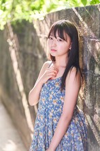 ハコイリ▽ムスメの1s写真集「ニライカナイ」より、井上姫月のカット。