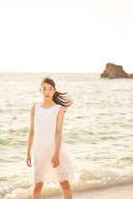 ハコイリ▽ムスメの1s写真集「ニライカナイ」より、山本花奈のカット。