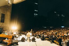 蓮沼執太フィル「日比谷、時が奏でる」の様子。（撮影：後藤武浩）