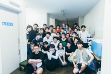 蓮沼執太フィル「日比谷、時が奏でる」出演者たち。（撮影：後藤武浩）